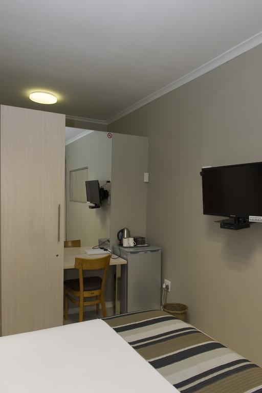 The Suburban Guest House Bloemfontein Habitación foto